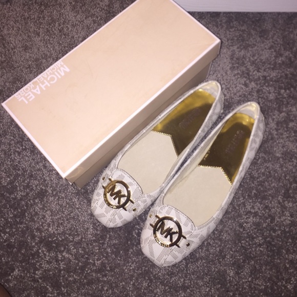 MK flats ! BRAND NEW size 8 ! - Picture 1 of 1