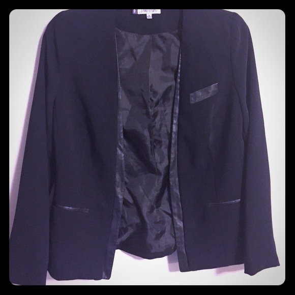 Jennifer Lopez Black Blazer