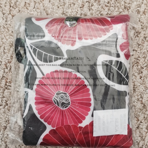 NWT Vera Bradley collapsible duffel Cheery Blossom