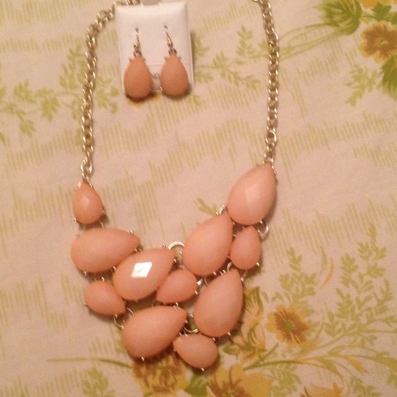 Peachy colored necklet and earrings