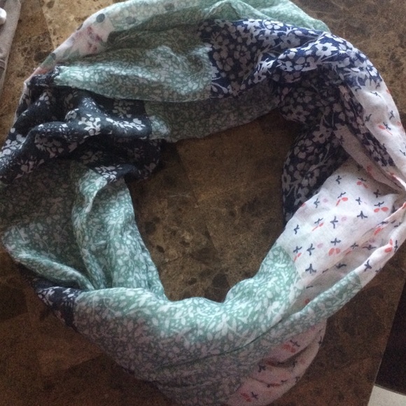 Infinity scarf