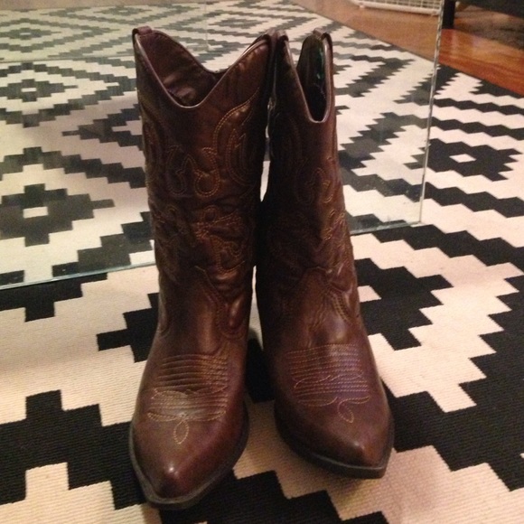 Very comfortable barely worn western boots.