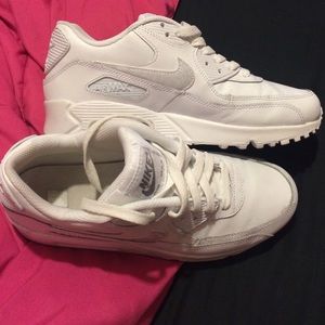 ALL WHITE Nike Air Max 90 - KIDS BUT FITS WOMEN