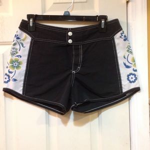 Roxy board shorts black with side flower design