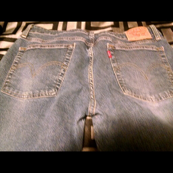 Levis - Picture 2 of 3