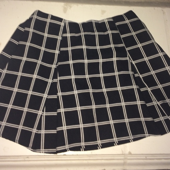 Pleated grid skirt