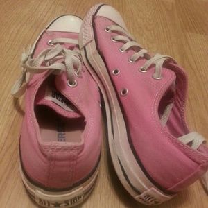 Light pink Converse
