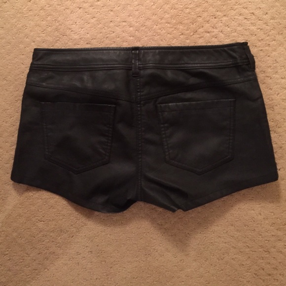 Leather shorts - Picture 2 of 4