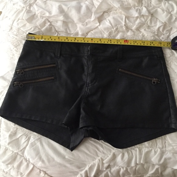 Leather shorts - Picture 3 of 4