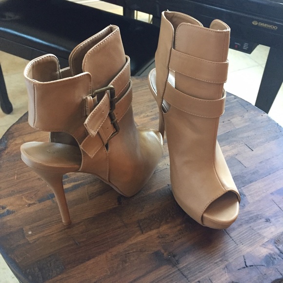 Amazing nude booties!! - Picture 3 of 3