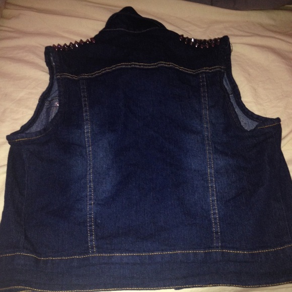 Sleeveless jean jacket - Picture 2 of 2