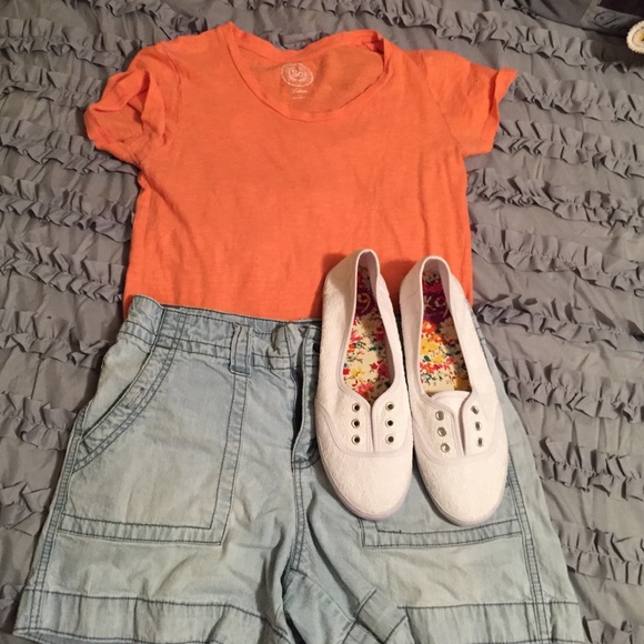 outfit bundle. medium top. size 6 shorts- 8.5 shoe