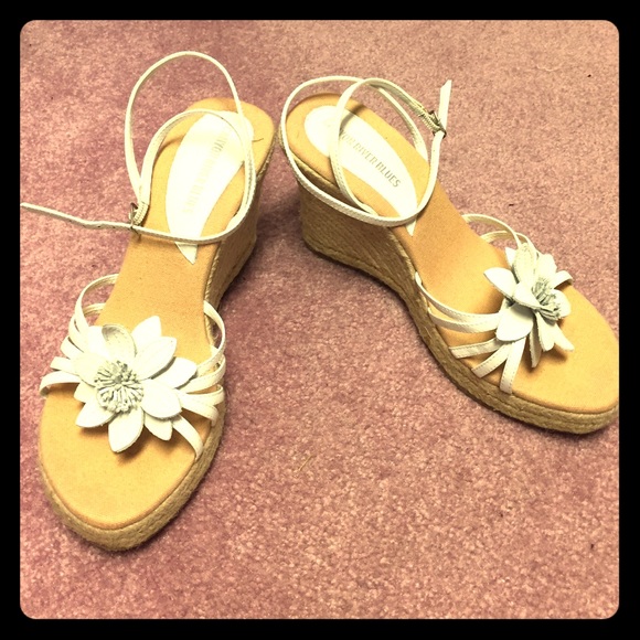 NWOT Vintage flowered wedges