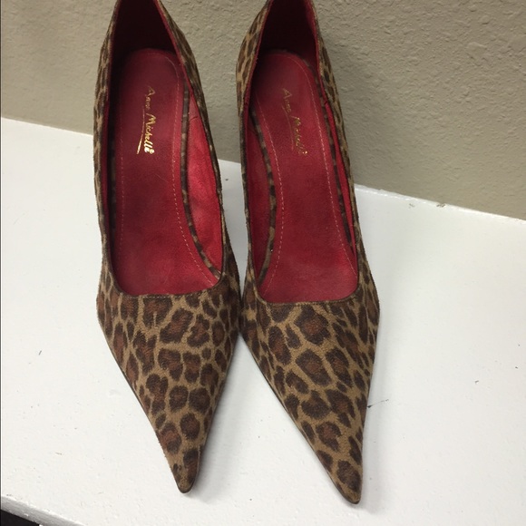Leopard pumps