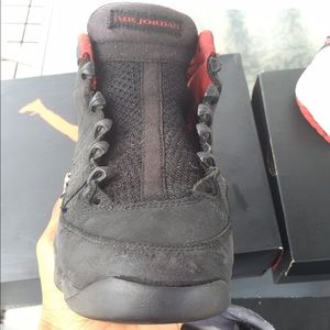 Beater Jordan Charcoal 9