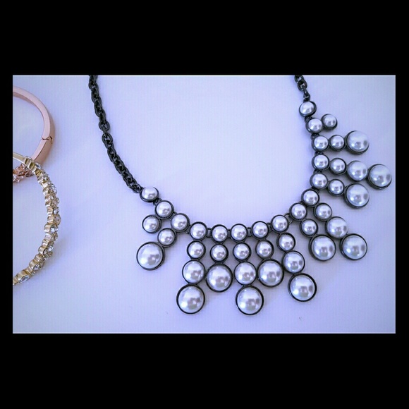 VINTAGE CHIC Bauble Bib Necklace
