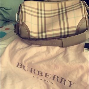 Burberry purse