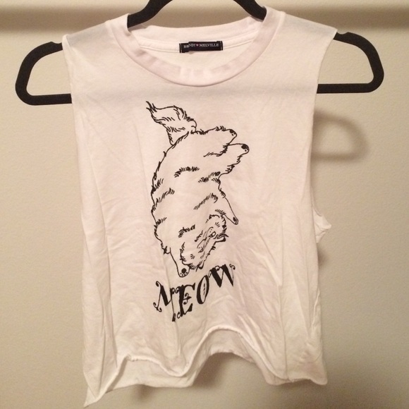 Brandy Melville 'meow' muscle tee✨
