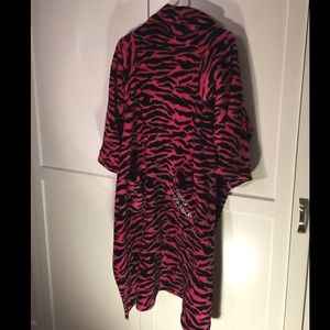 Pink Tiger-Print Snuggie
