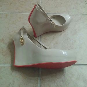 Melissa wedge (never worn)