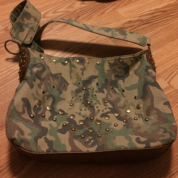 Medium sized camo purse/bag