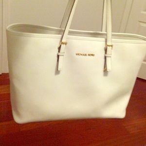 White michael kors jet set tote