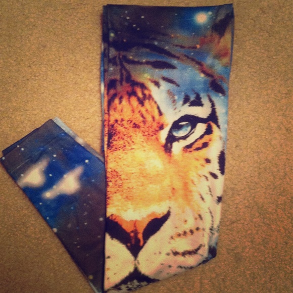 LIMITED TIME 💕❤️Tiger/Galaxy leggings