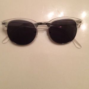 I am selling forever21 sun glasses