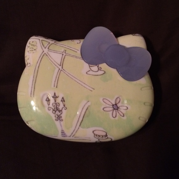 Hello Kitty Parisienne Eyeshadow and Blush Palette
