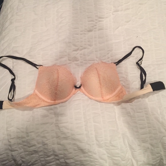 BRAND NEW VICTORIAS SECRET BOMBSHELL PLUNDGE