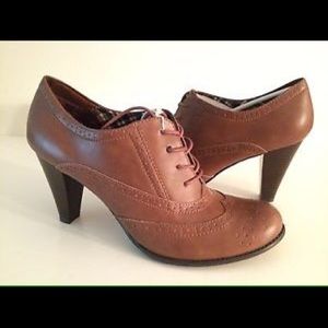 American Eagle Oxford Heels