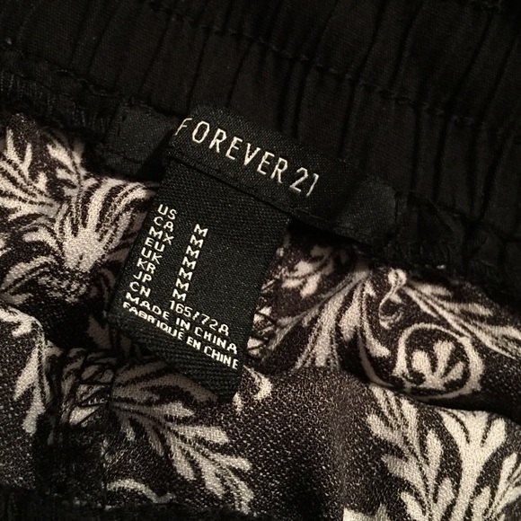 55 forever 21 black white printed shorts 55 forever 21 black white printed shorts