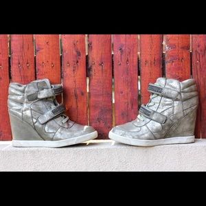 MIA Flamee "Bronze Metal" Wedge Sneakers 👌