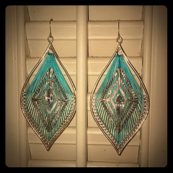 NWOT Turquoise & silver dangle statement earrings