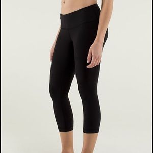 Black lululemon crops!