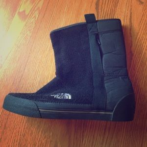 Size 8 north face snow boots