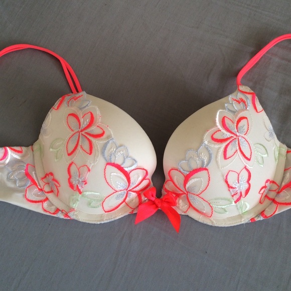 Push Up Bra - Picture 1 of 3