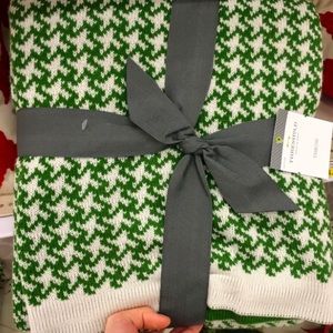 NEW: Threshold (Target) houndstooth throw blanket
