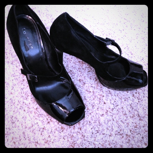 Peep toe pumps