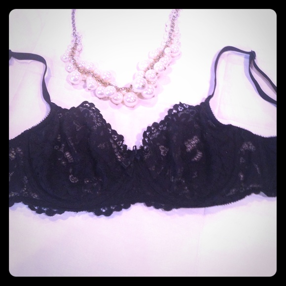 Victorias Secret 34D black lace bra