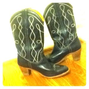Black leather cowgirl boots