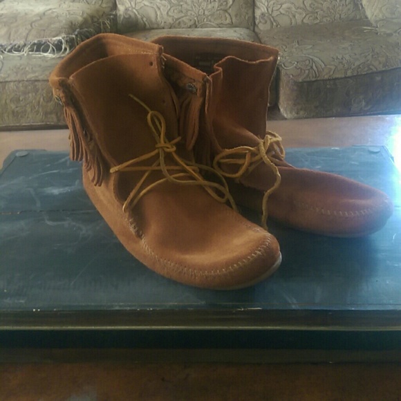 Minnetonka ankle boots only worn once!