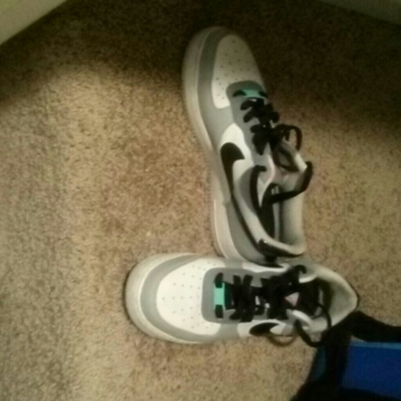 Air Force 1 - Picture 1 of 2