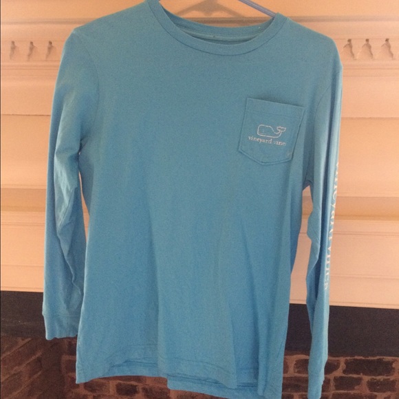 Vineyard Vines whale t-shirt size medium