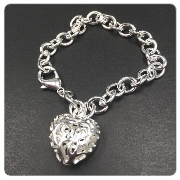 Jewelry - ❤️ Silver Heart Bracelet