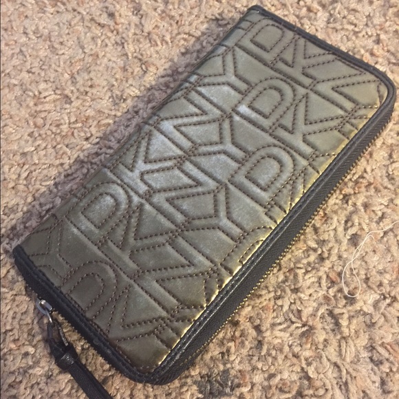 DKNY wallet