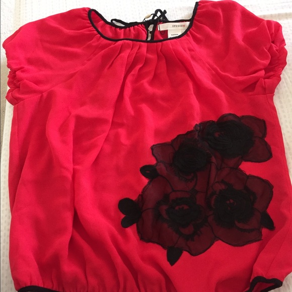 Studio M Top - Picture 1 of 2