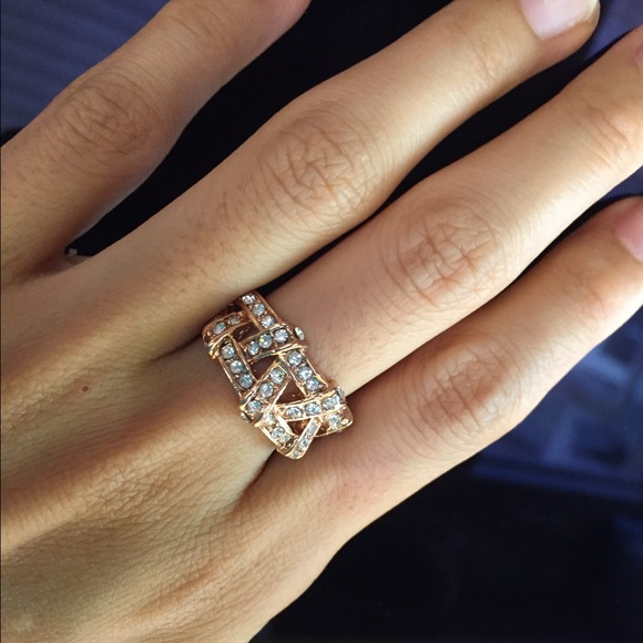 Woowaa Jewelry - 18k rose gold filled with swarovski crystal