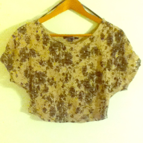 XXI Tan/black floral lace crop top😍