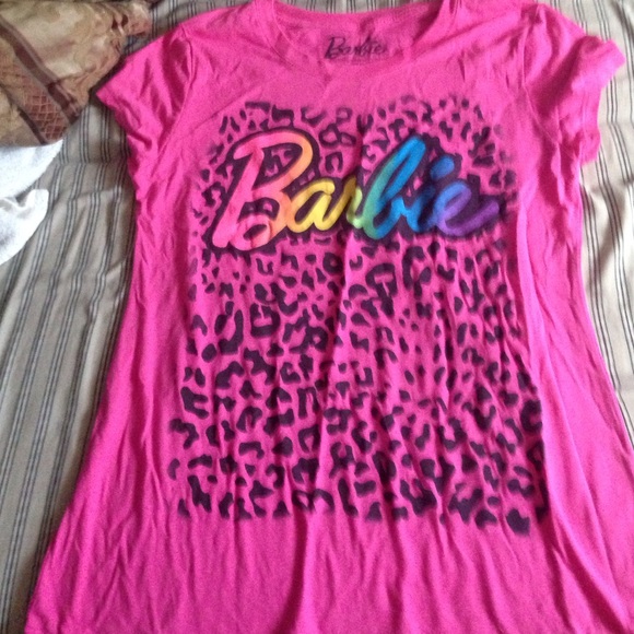 2x Barbie shirt